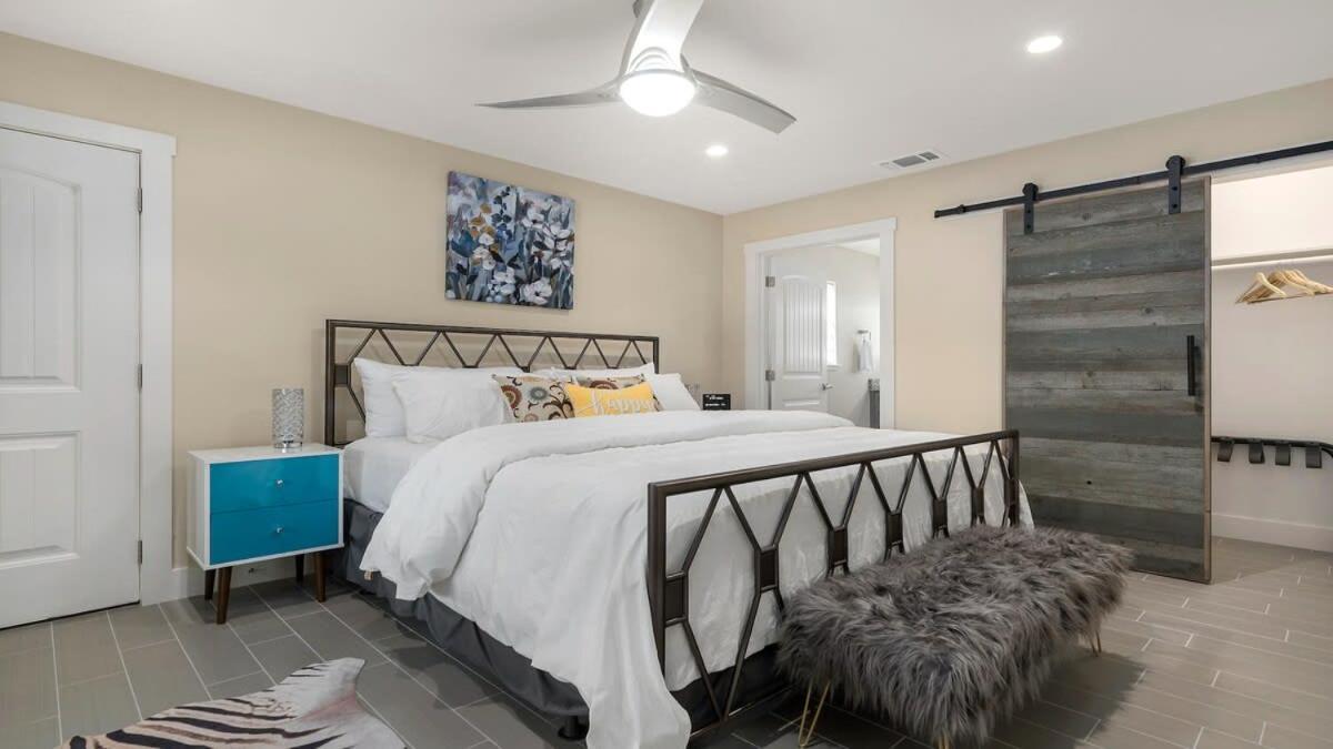 Blumenhaus Sleeps 6 Full Kitchen Plus Hot Tub Fredericksburg Exterior photo